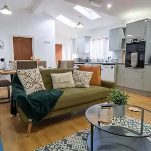 Holiday home Heartland House, 7 Spacious Bedrooms Sleeps 4 Plus, Near Nec, Jlr,bhx, Birmingham