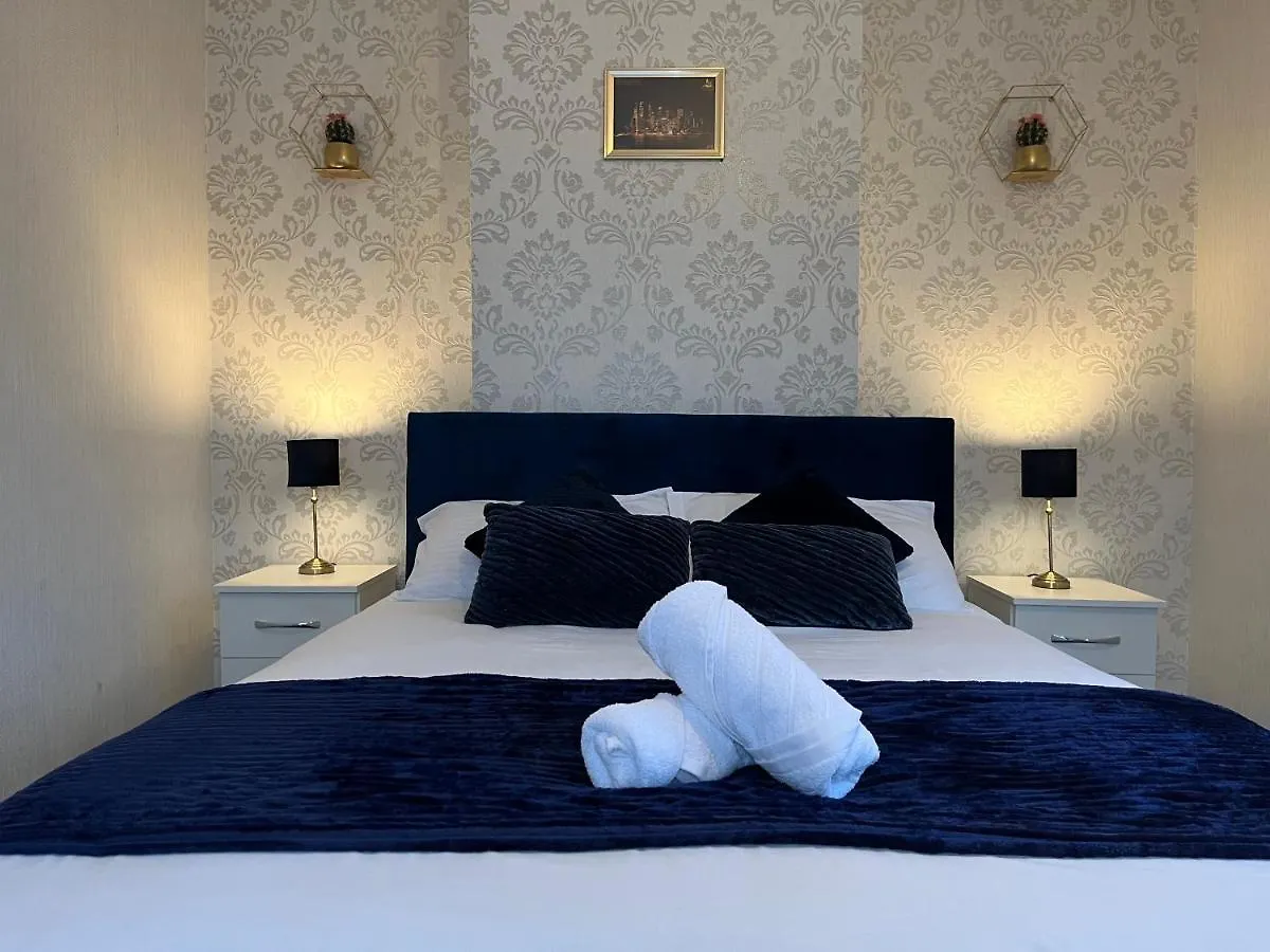 Baraka Holiday Home 1 Birmingham 0*,  United Kingdom